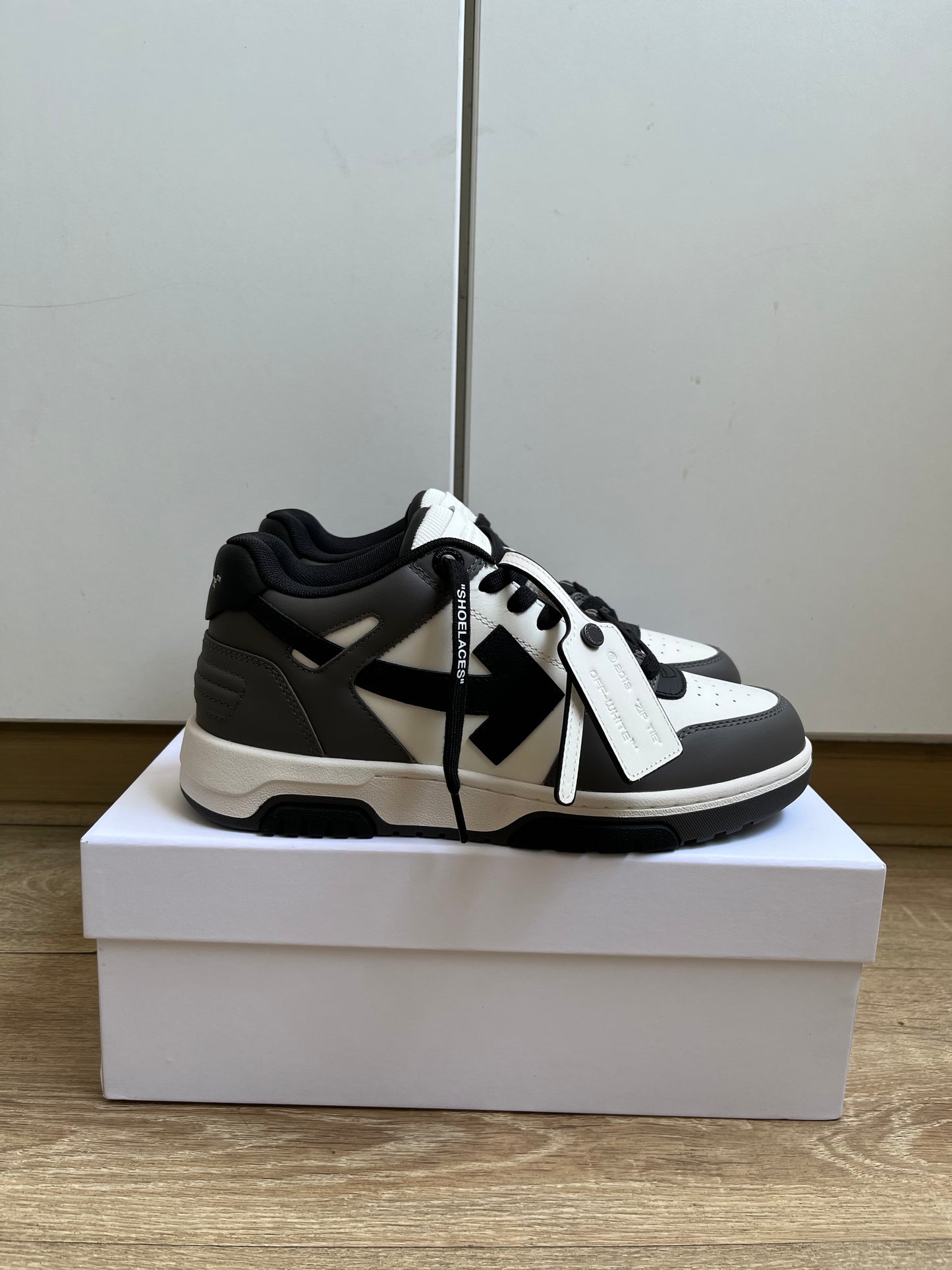 OFF-WHITE Out Of Office OOO Low Tops - Dark Grey Black