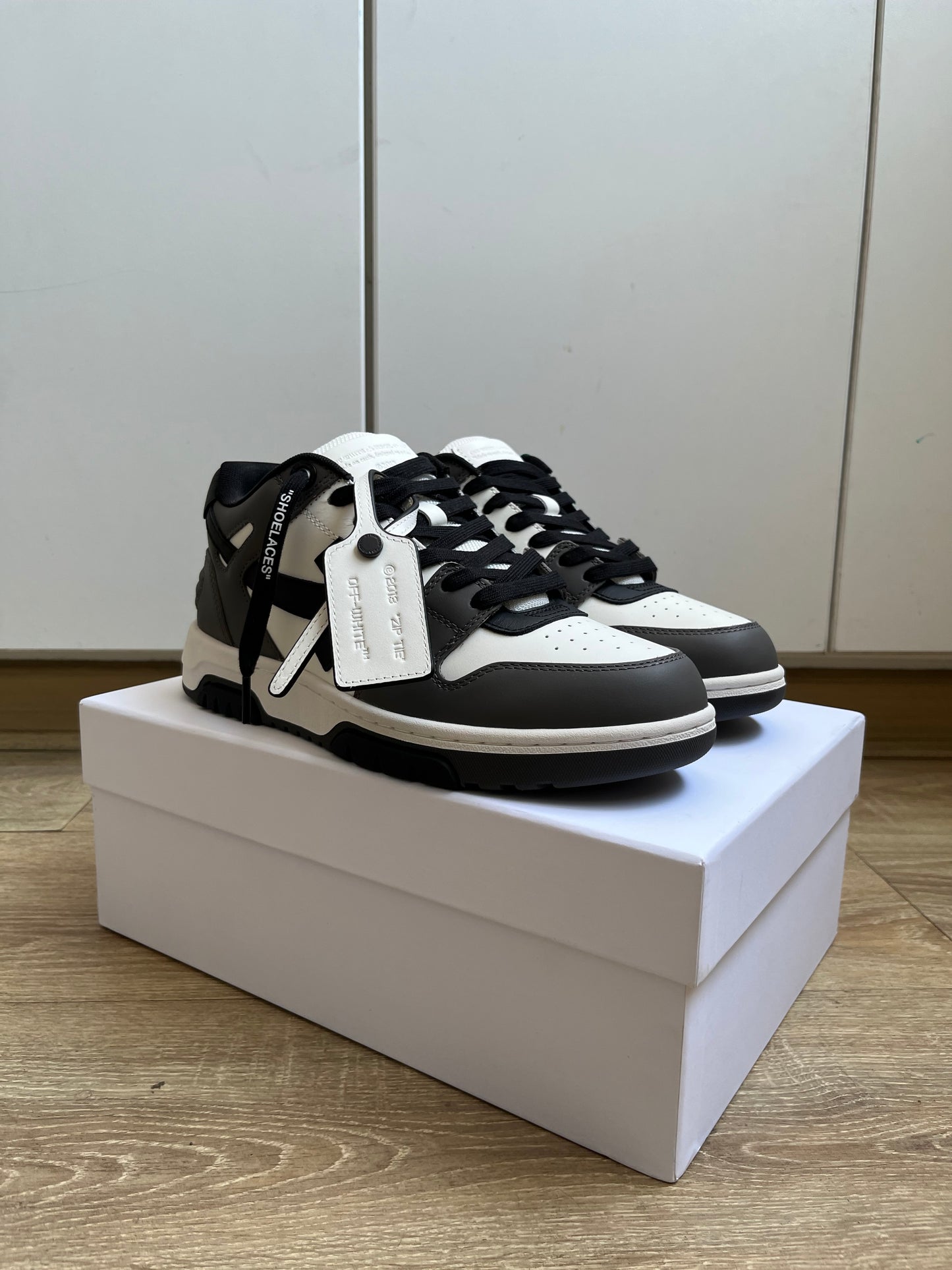 OFF-WHITE Out Of Office OOO Low Tops - Dark Grey Black
