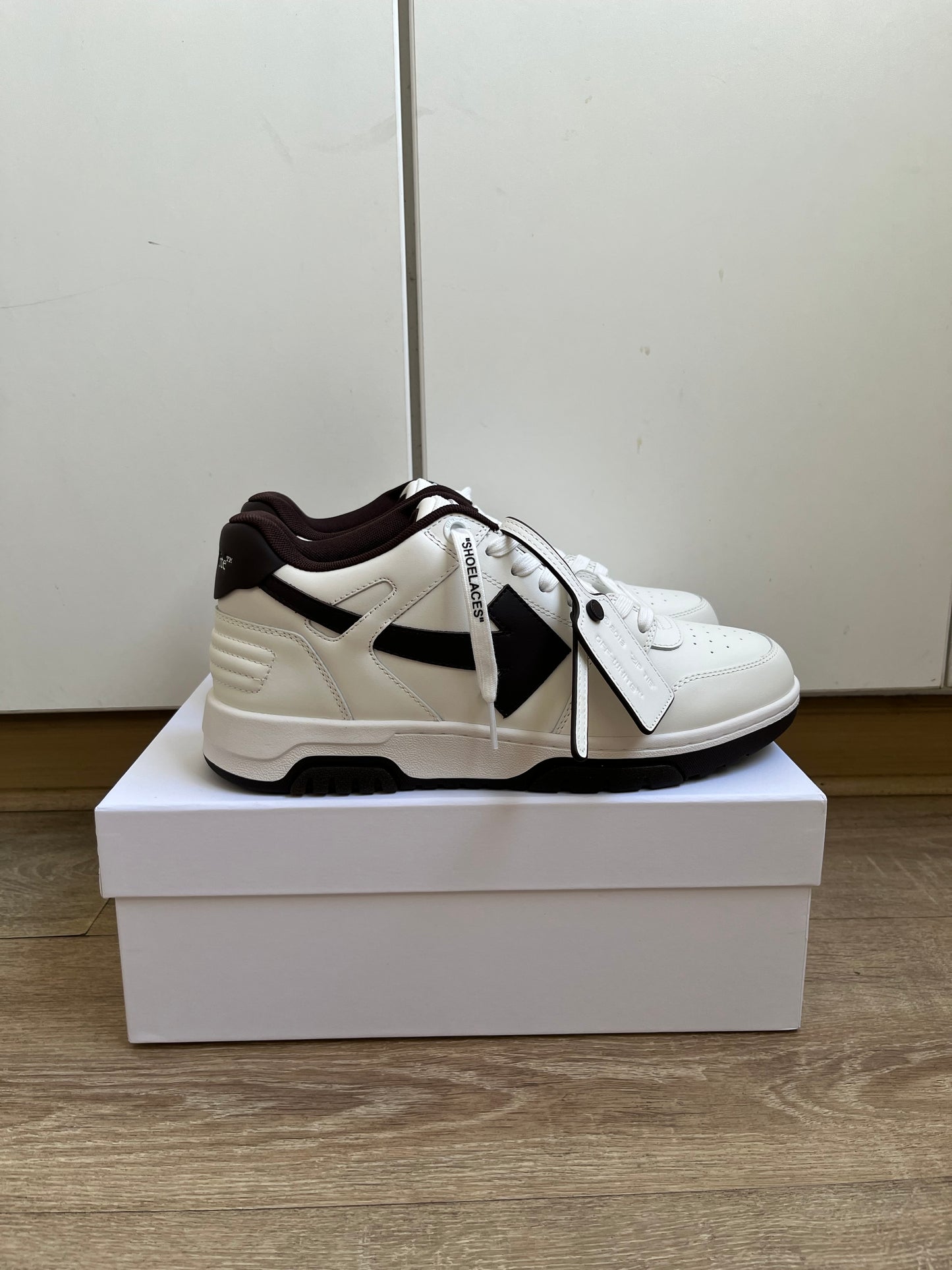OFF-WHITE Out Of Office OOO Low Tops - White Brown