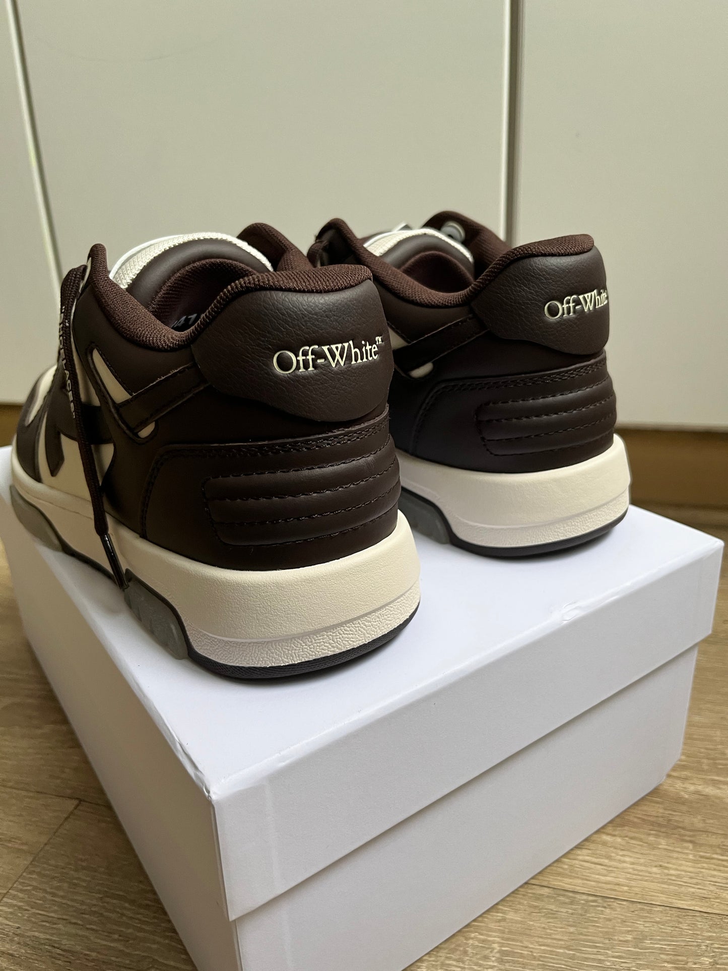 OFF-WHITE Out Of Office "OOO" Low Tops - Chocolate Cream