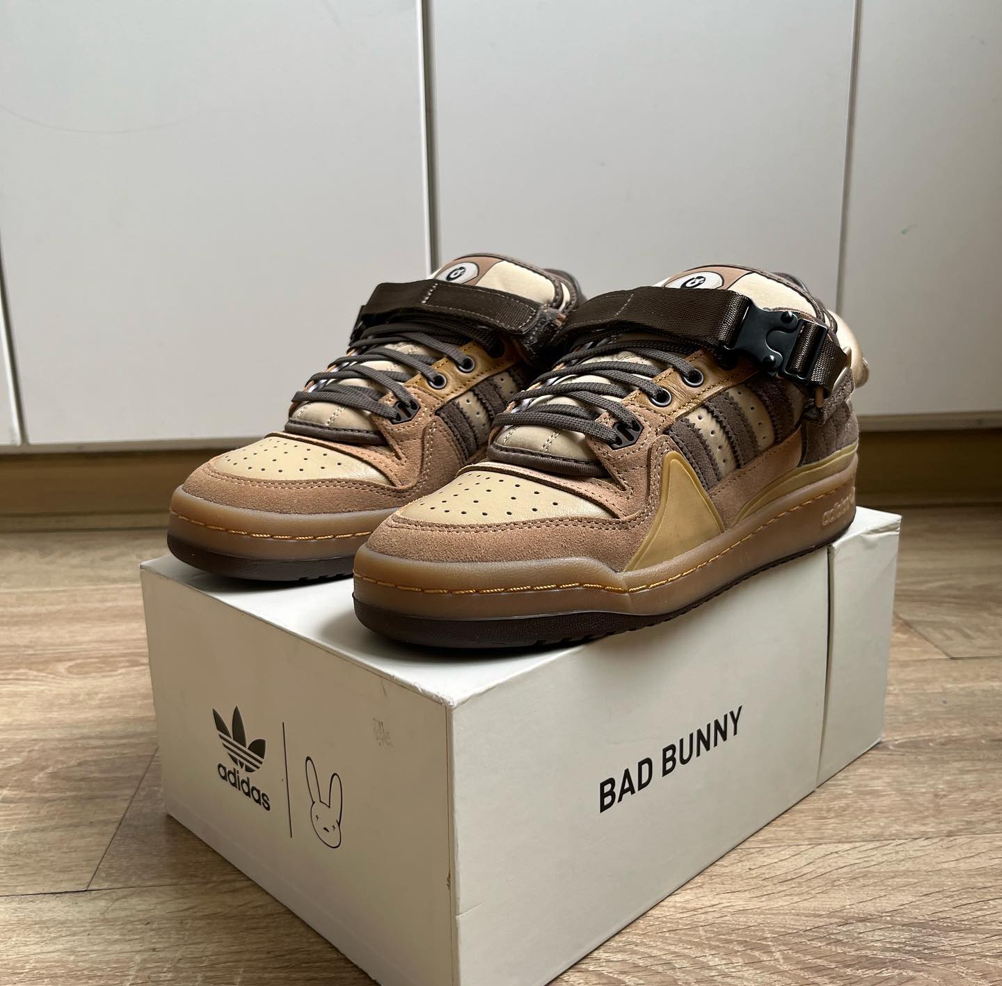 Adidas Forum Buckle Low - First Café Bad Bunny
