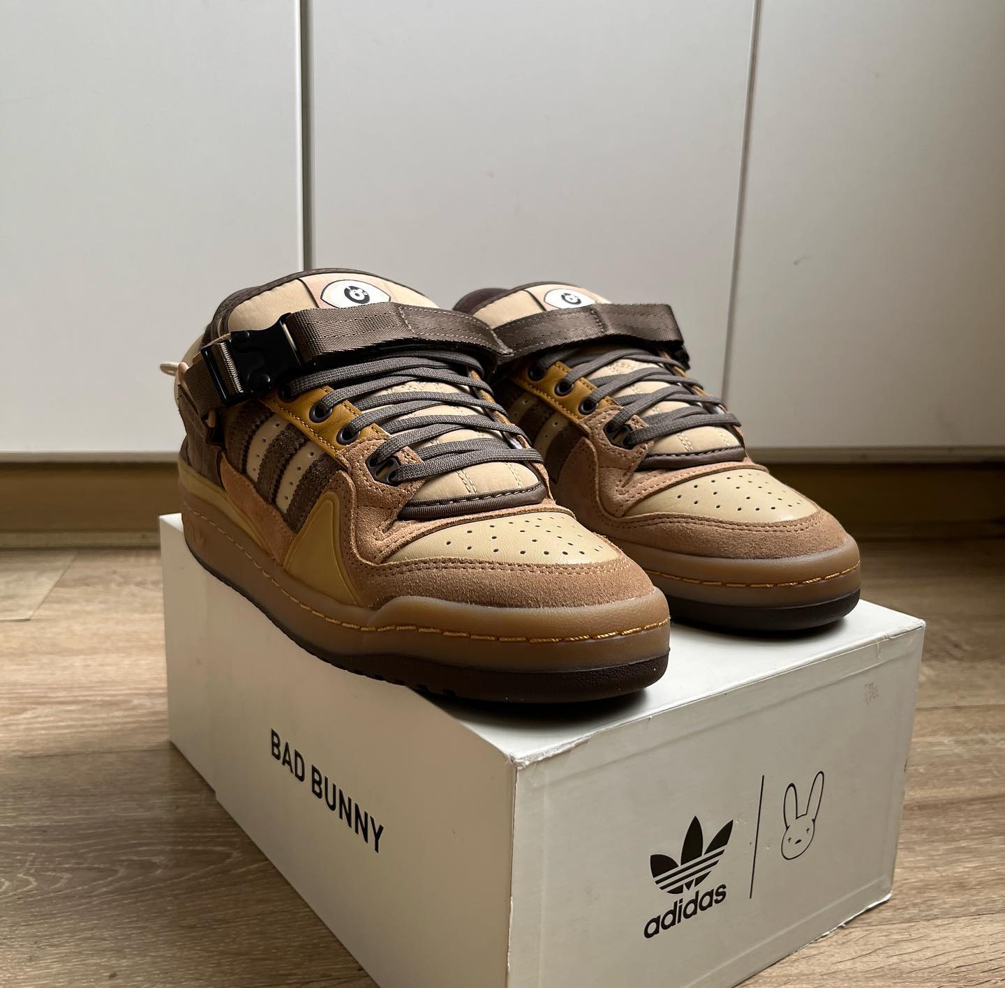 Adidas Forum Buckle Low - First Café Bad Bunny