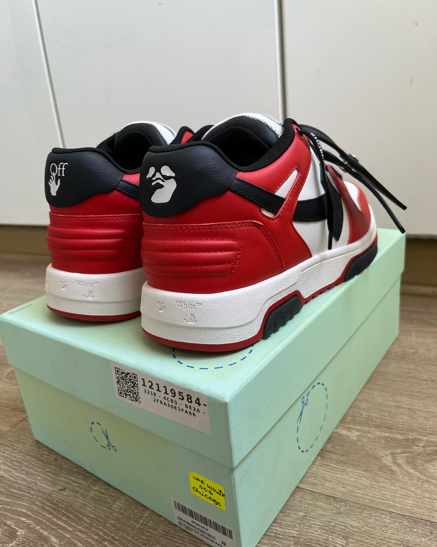OFF-WHITE Out Of Office OOO Low Tops - Red Black