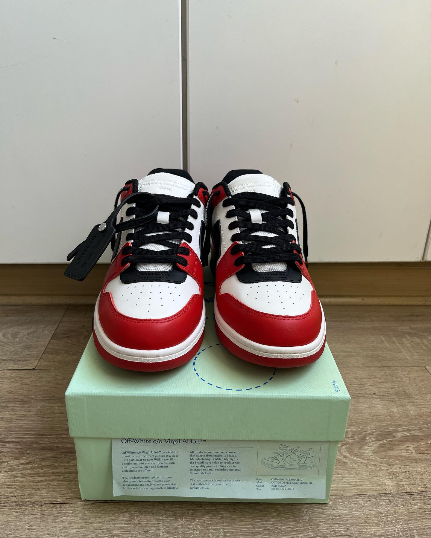 OFF-WHITE Out Of Office OOO Low Tops - Red Black
