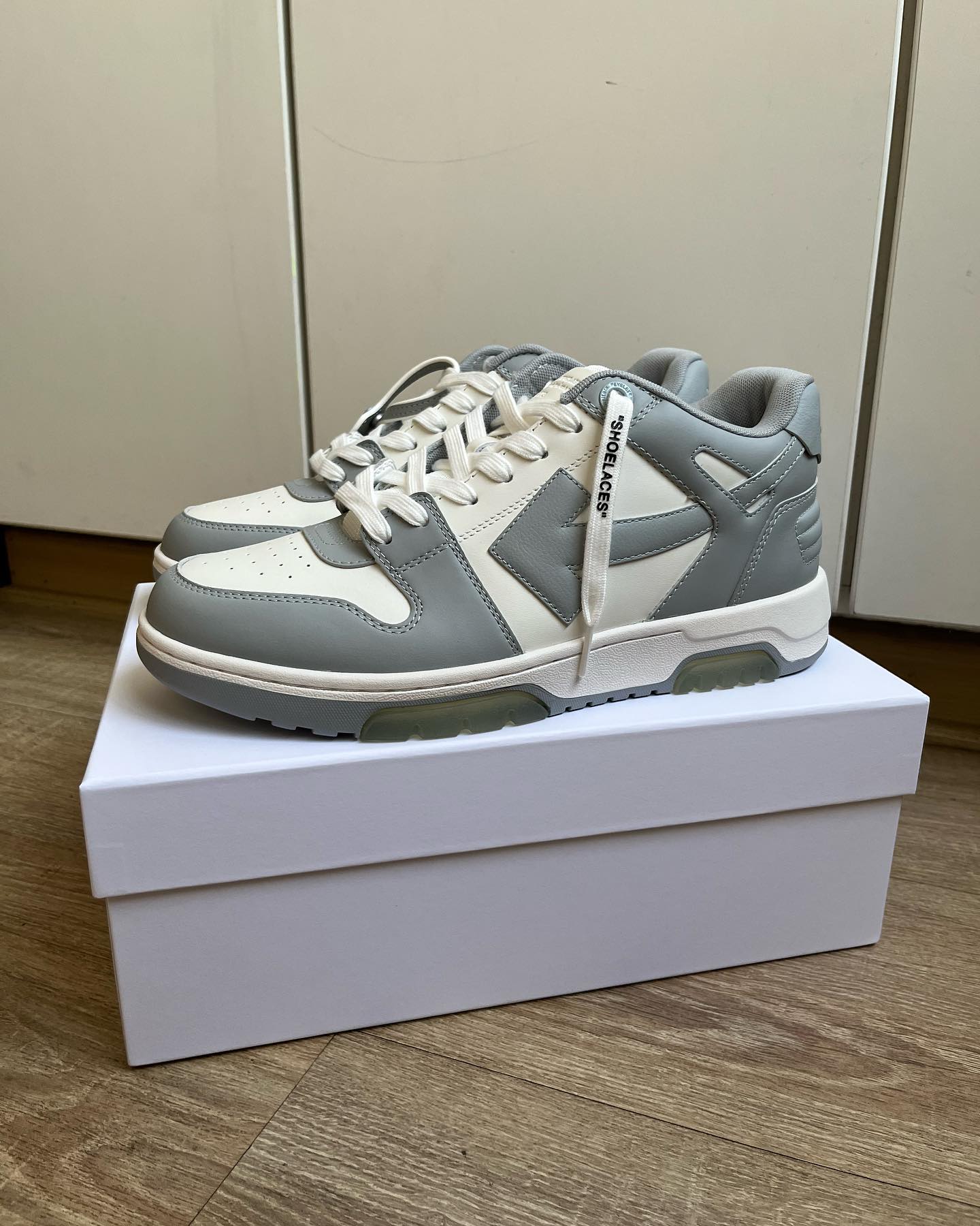 OFF-WHITE Out Of Office OOO Low Tops White Grey