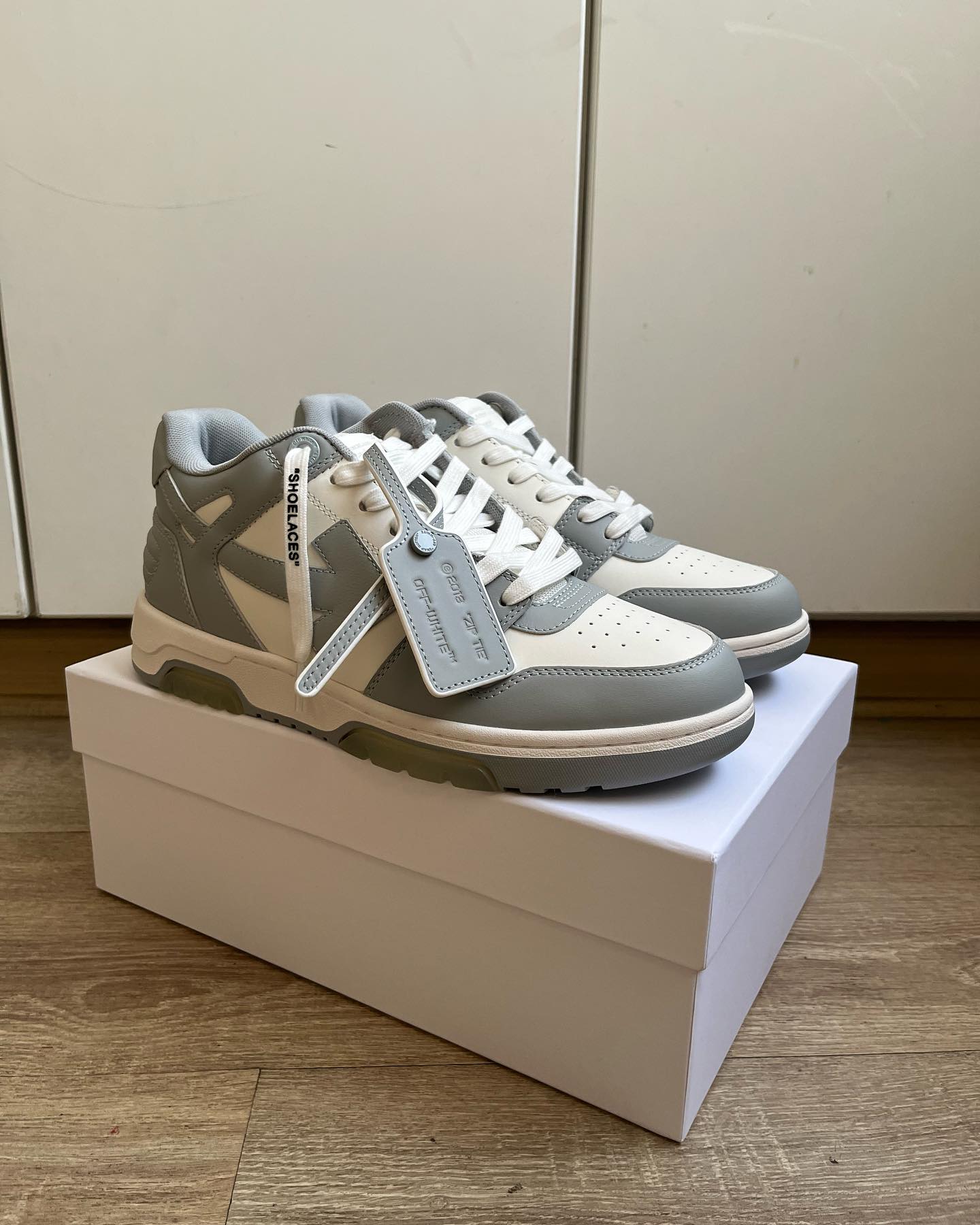 OFF-WHITE Out Of Office OOO Low Tops White Grey