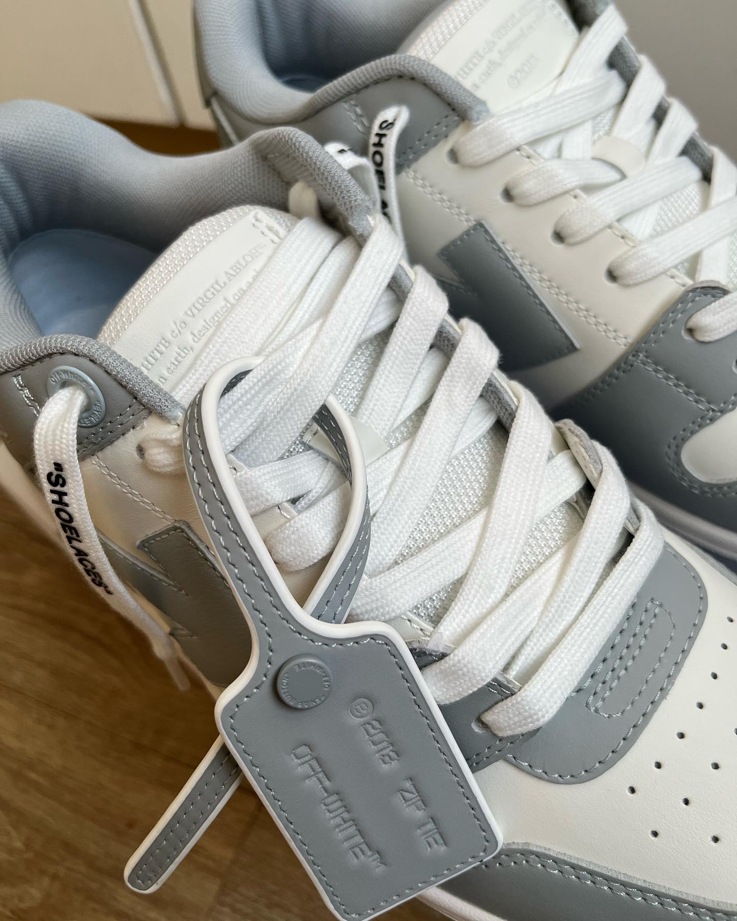OFF-WHITE Out Of Office OOO Low Tops White Grey