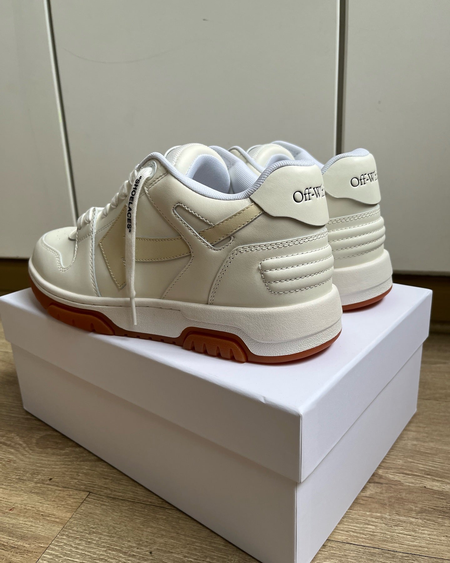 OFF-WHITE Out Of Office OOO - White beige