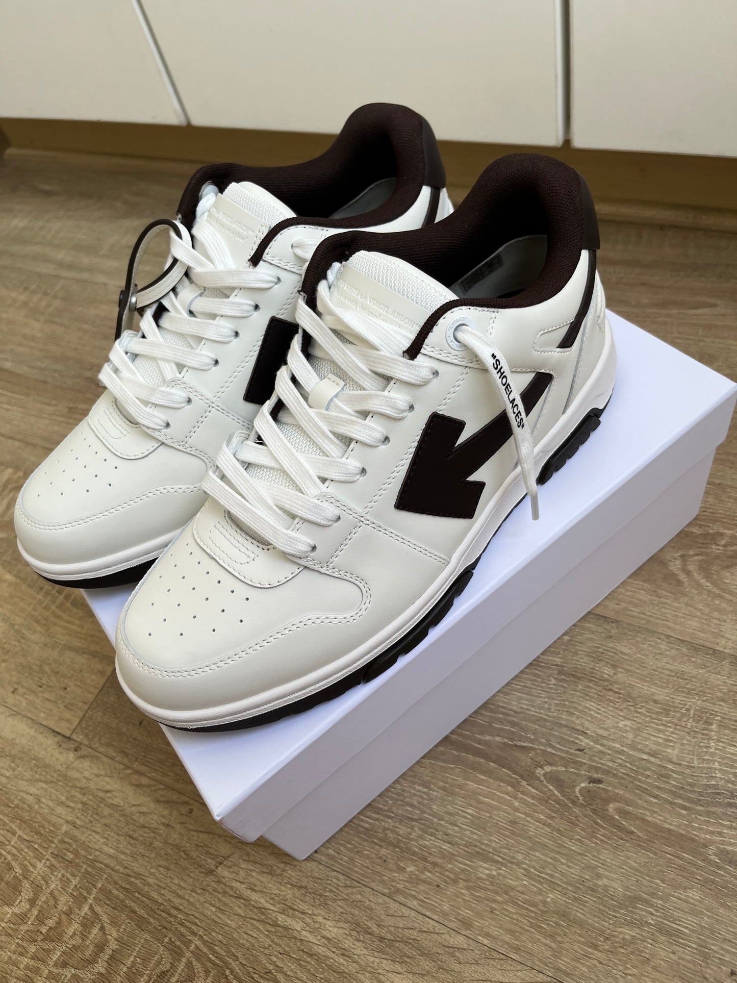 OFF-WHITE Out Of Office OOO Low Tops - White Brown