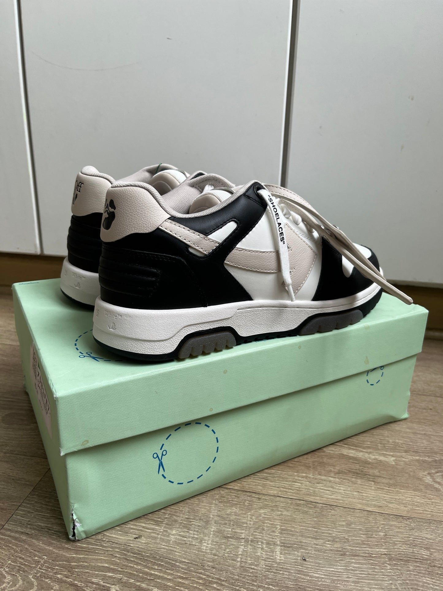 OFF-WHITE Out Of Office OOO Low Tops - Black Beige