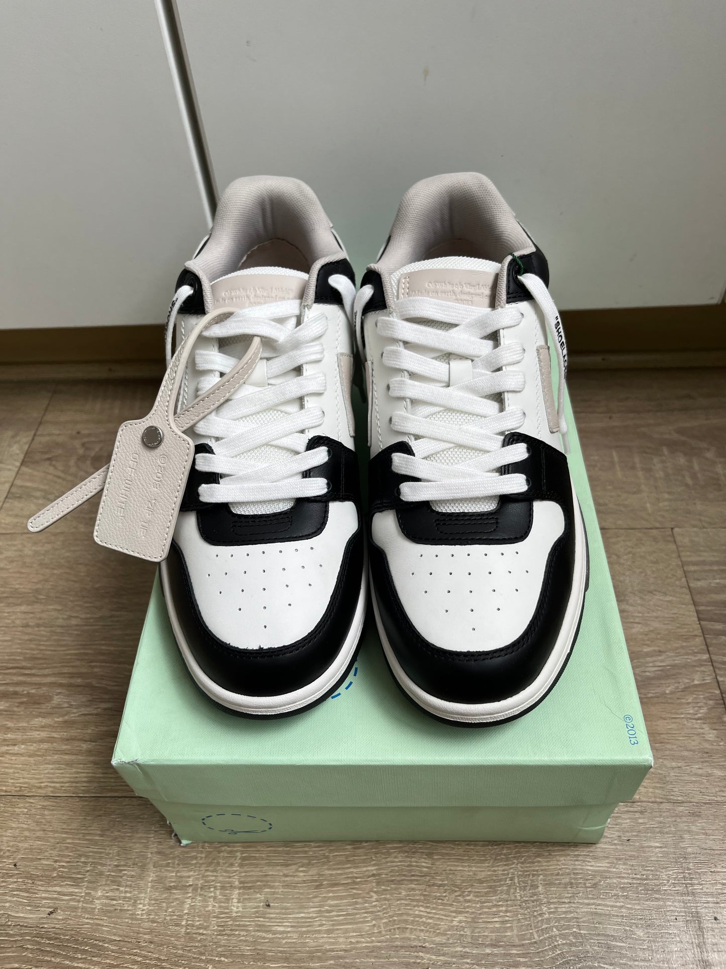 OFF-WHITE Out Of Office OOO Low Tops - Black Beige