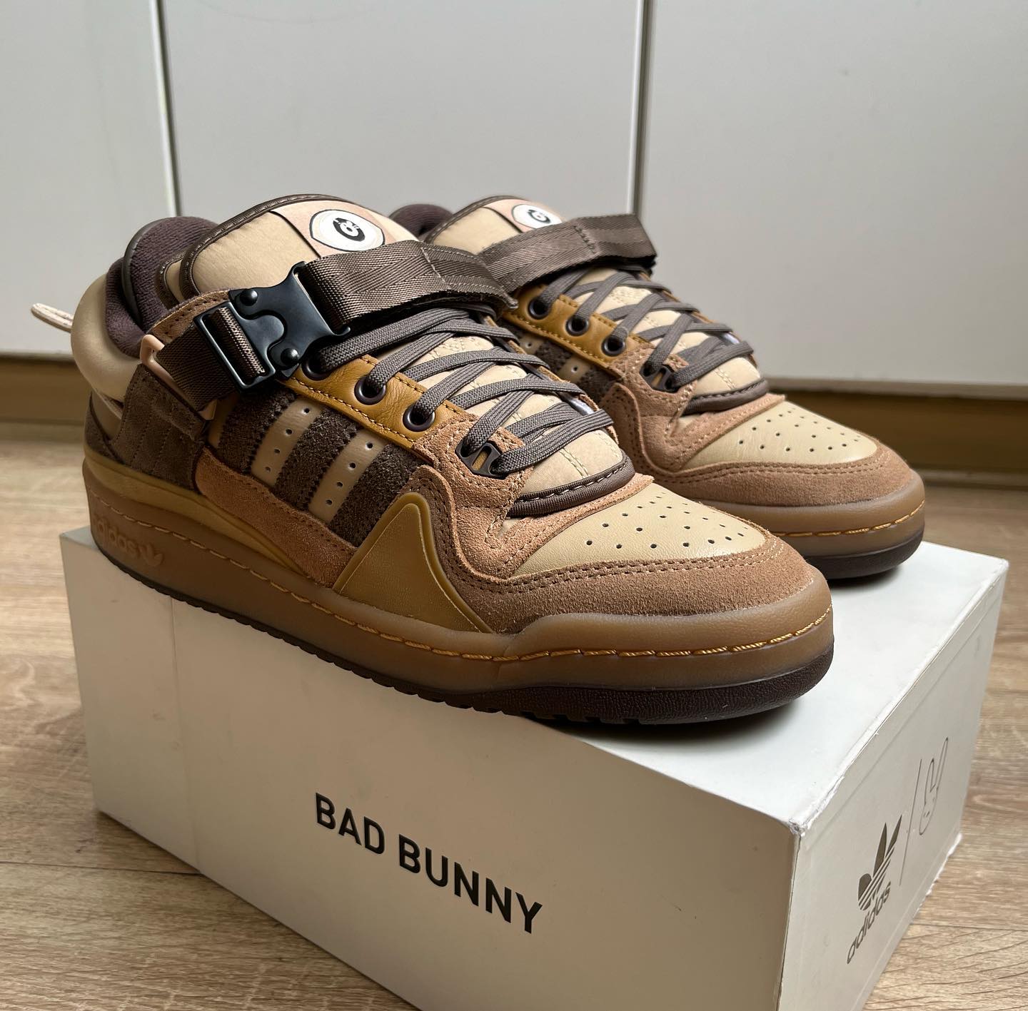 Adidas Forum Buckle Low - First Café Bad Bunny