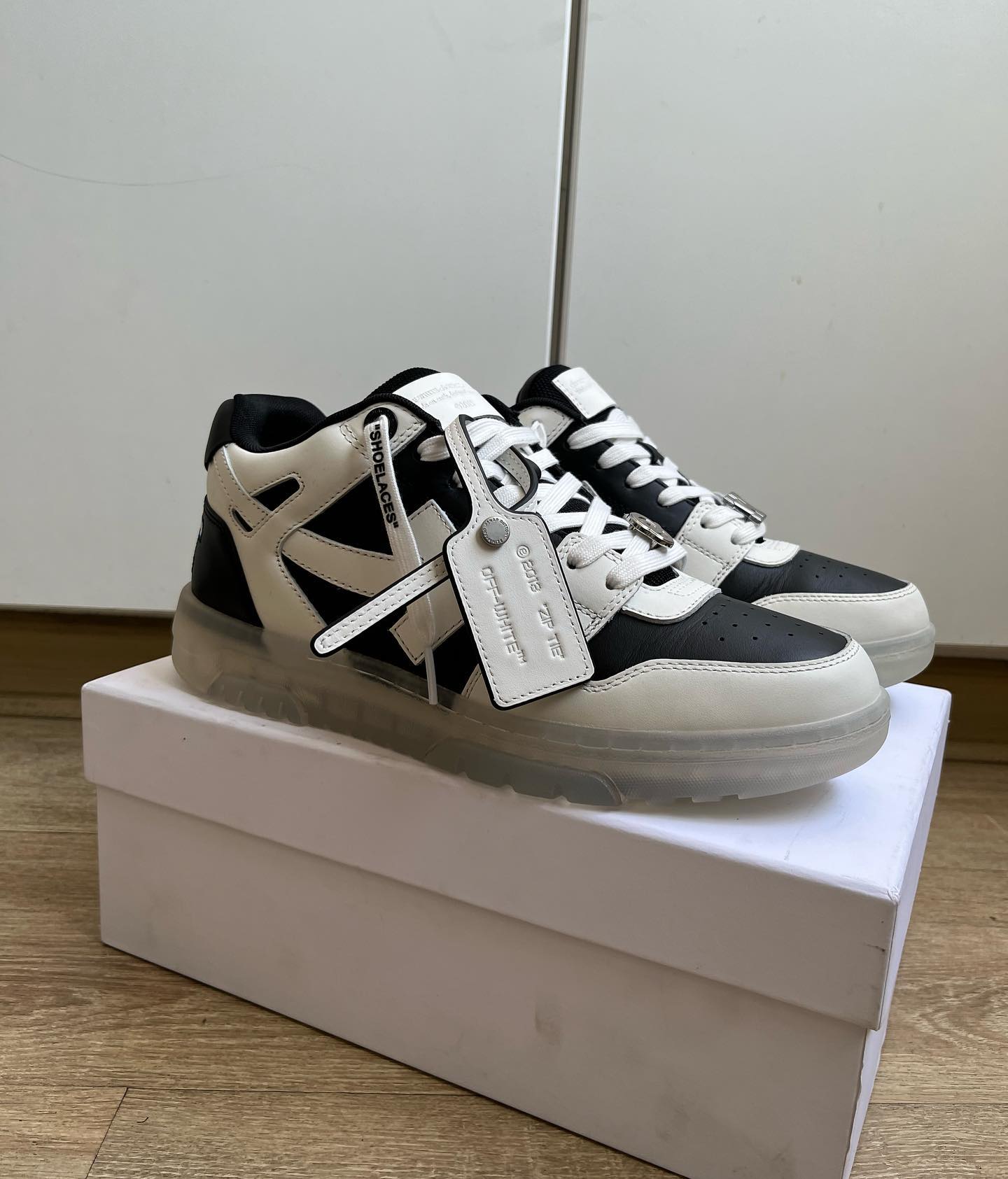OFF-WHITE Logic Out of Office OOO Low - White black por