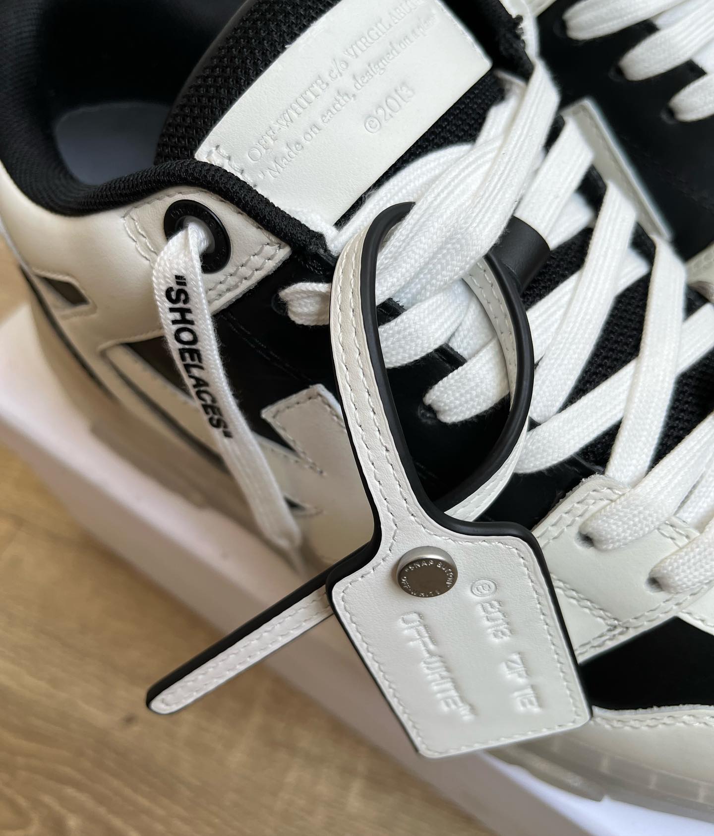 OFF-WHITE Logic Out of Office OOO Low - White black por