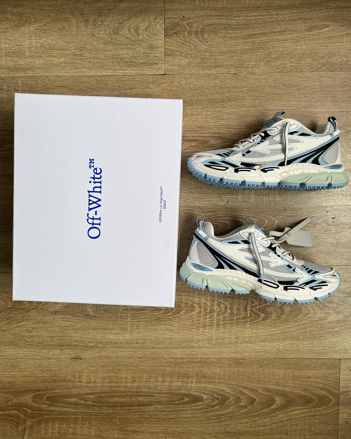 OFF-WHITE Be Right Back - White/Light Blue