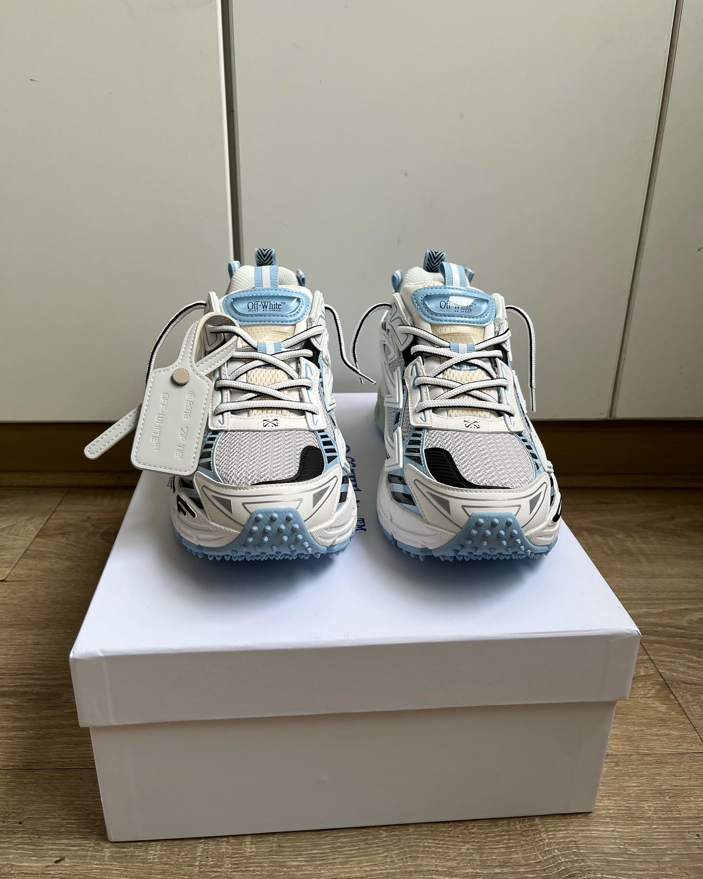 OFF-WHITE Be Right Back - White/Light Blue
