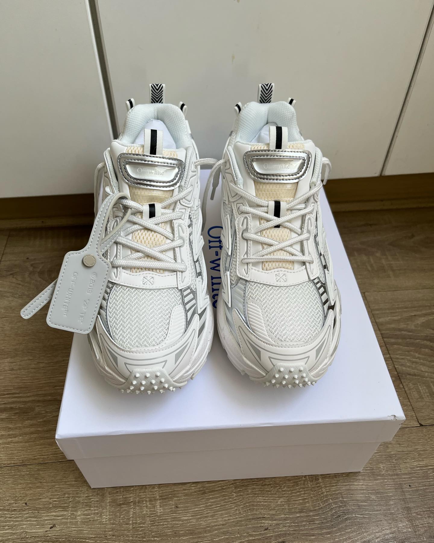 OFF-WHITE Be Right Back -Triple White