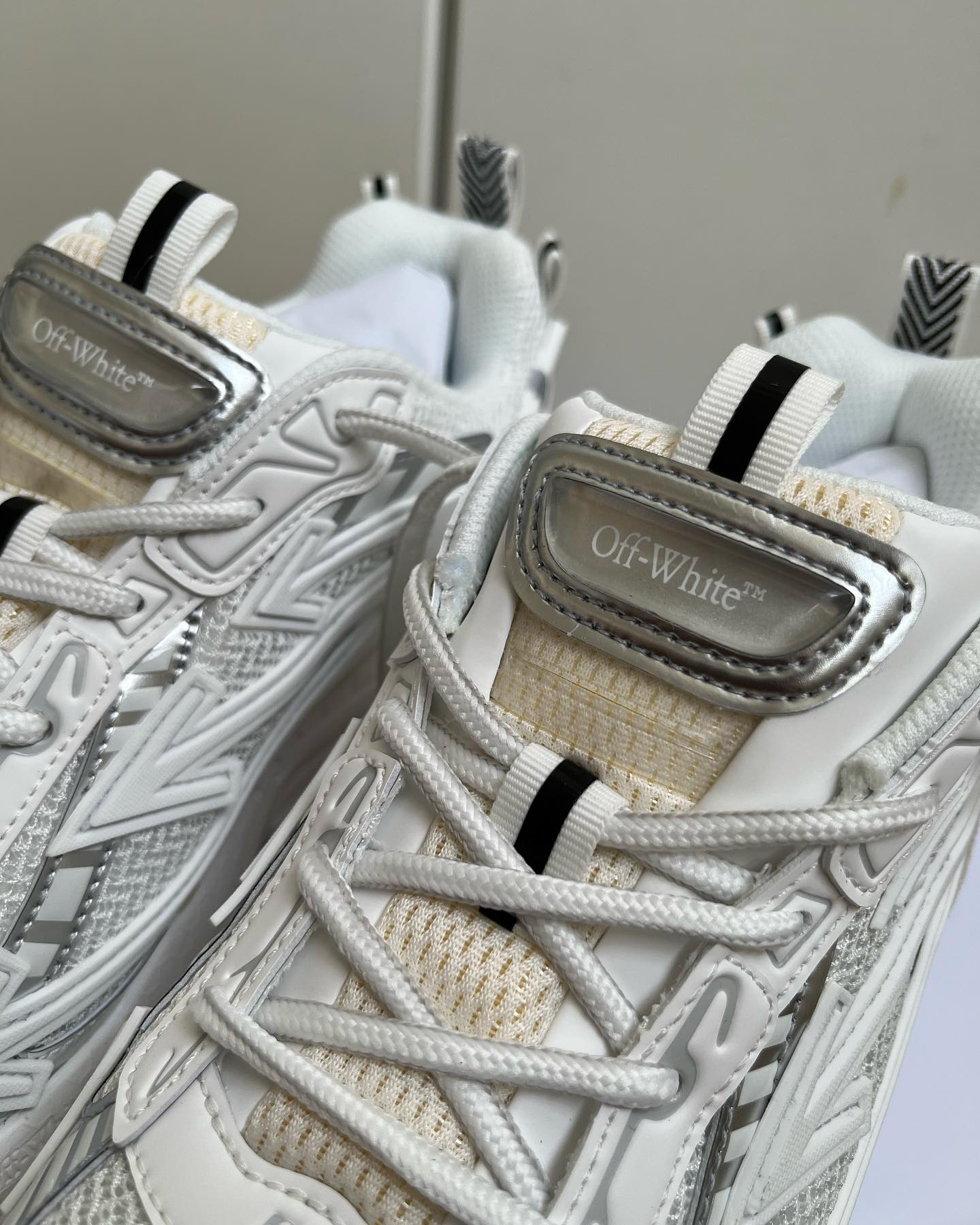 OFF-WHITE Be Right Back -Triple White