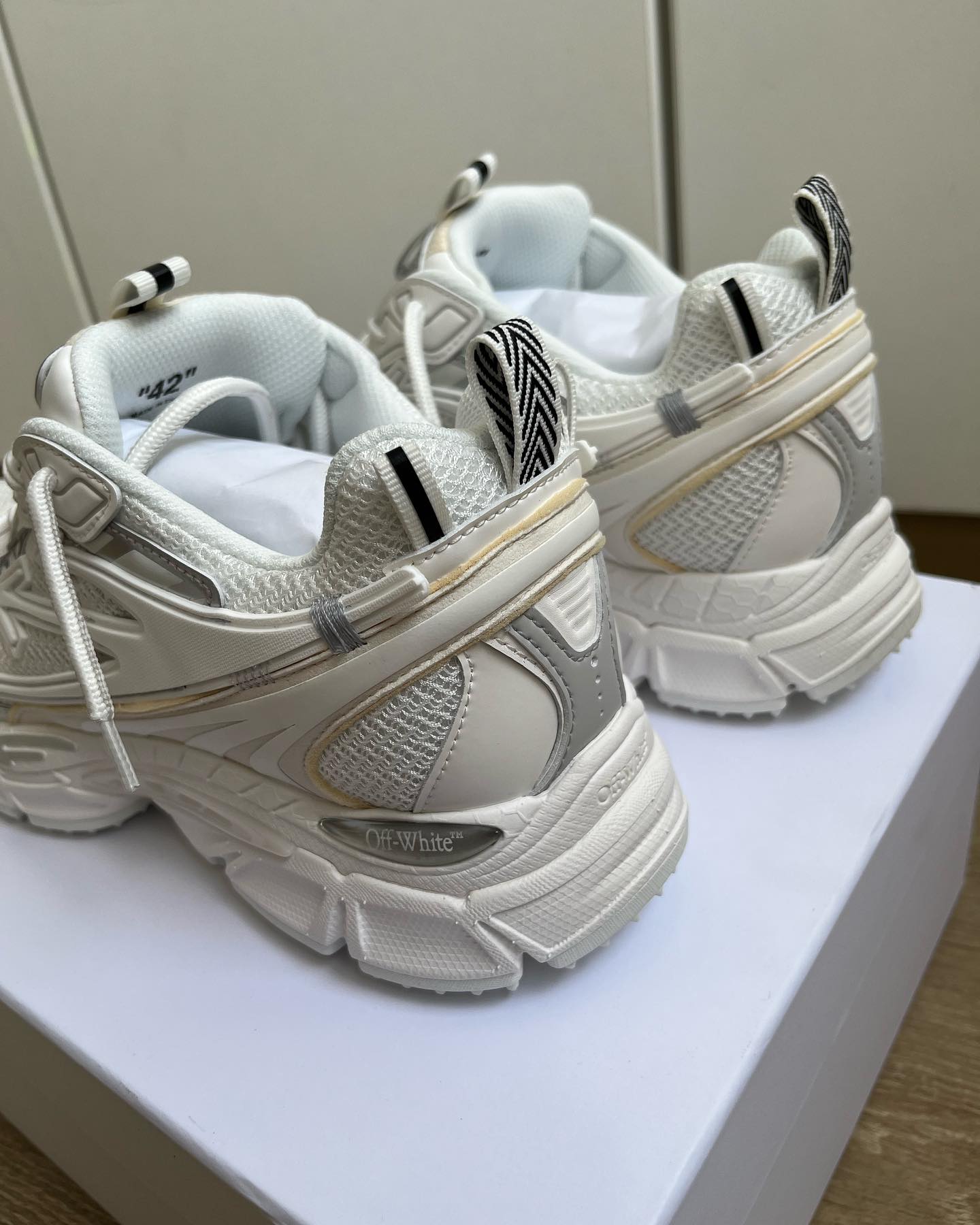 OFF-WHITE Be Right Back -Triple White