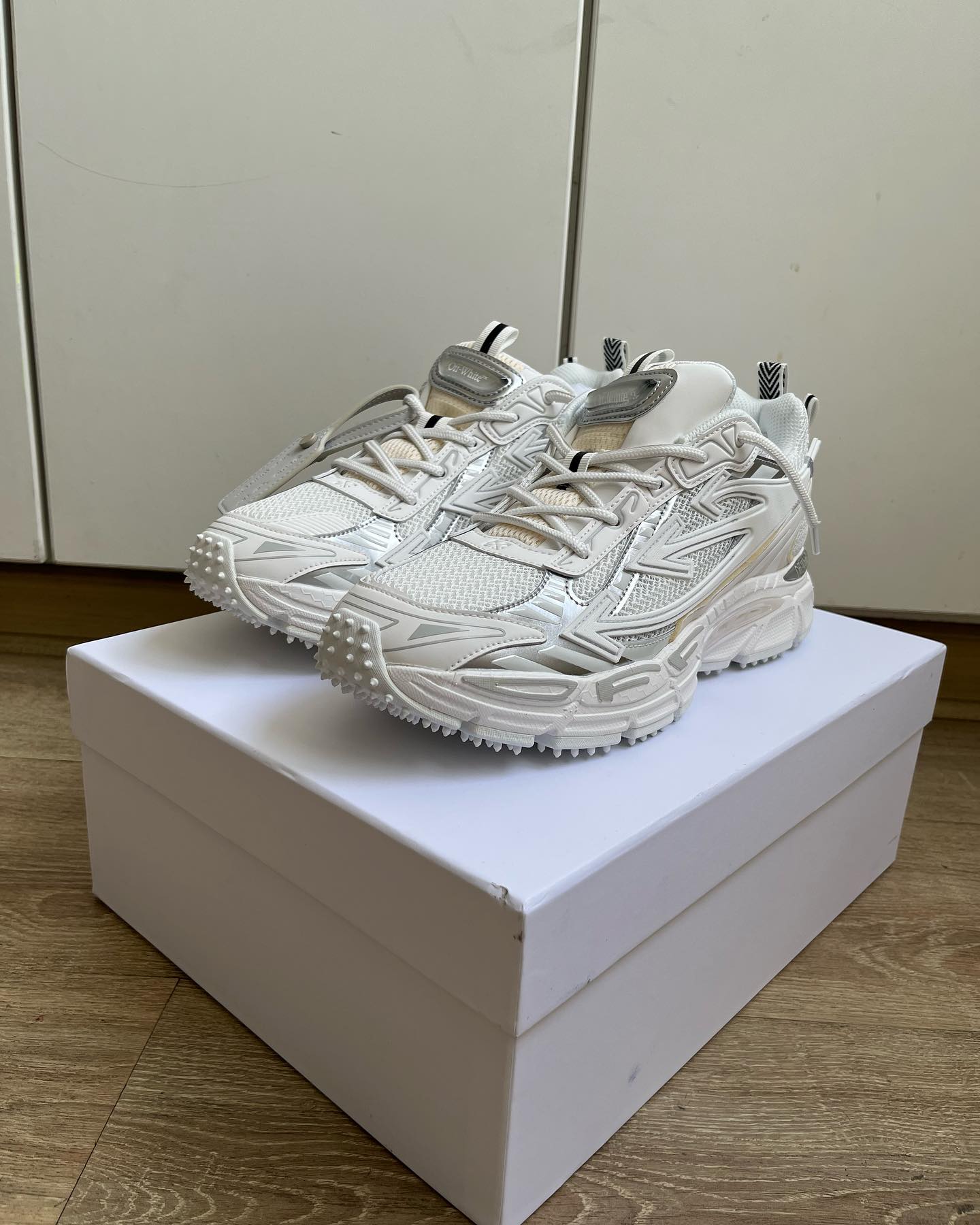 OFF-WHITE Be Right Back -Triple White