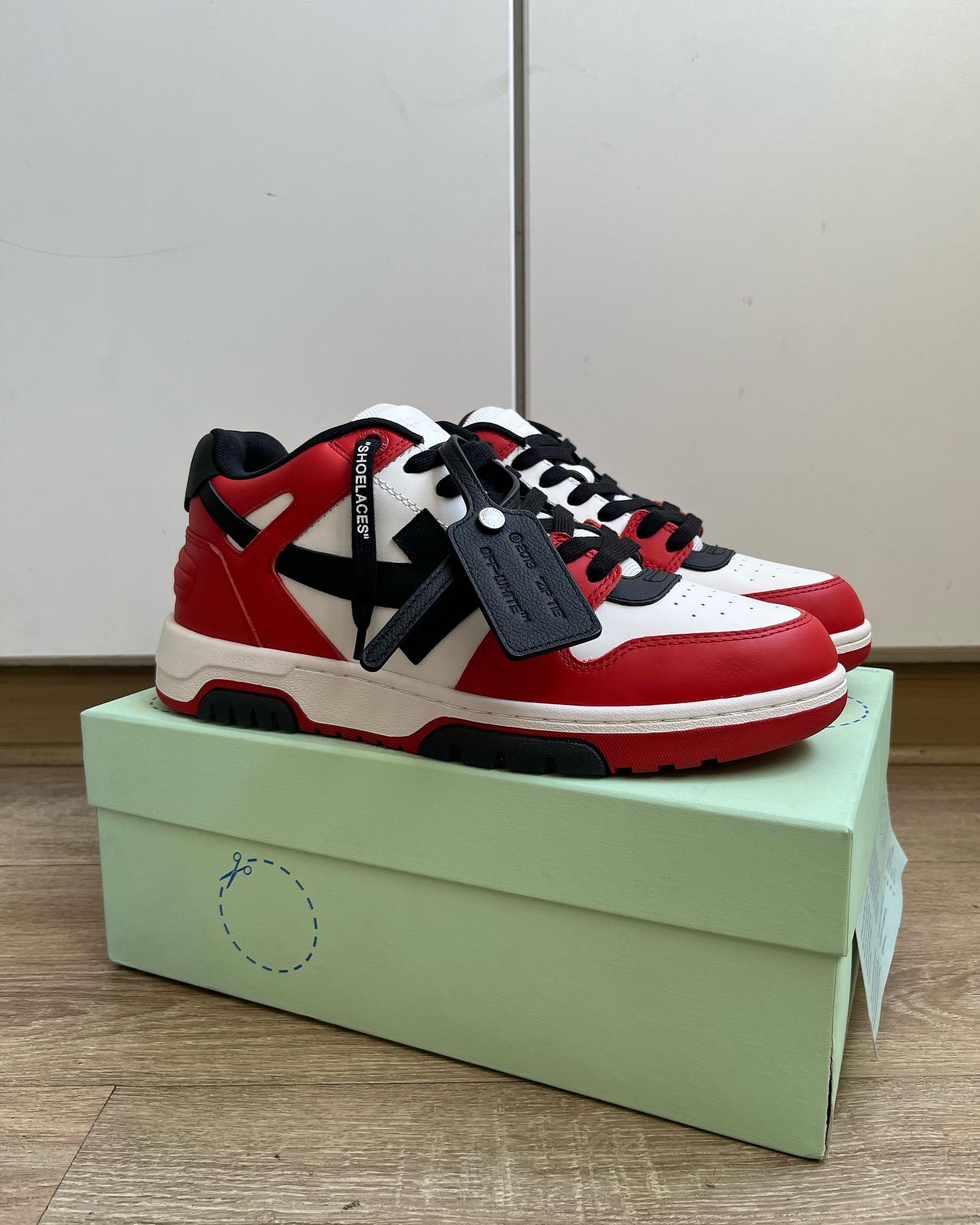 OFF-WHITE Out Of Office OOO Low Tops - Red Black
