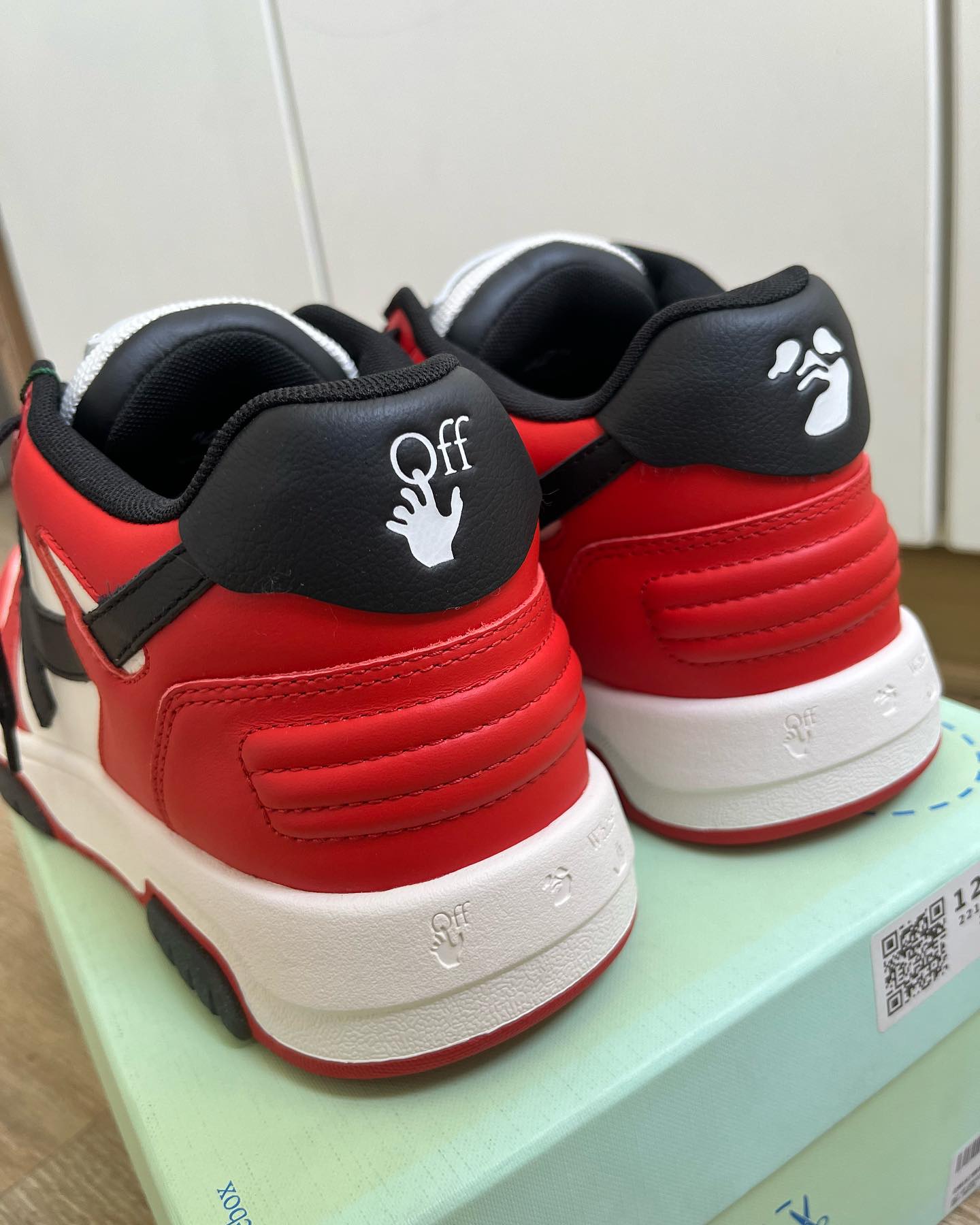 OFF-WHITE Out Of Office OOO Low Tops - Red Black