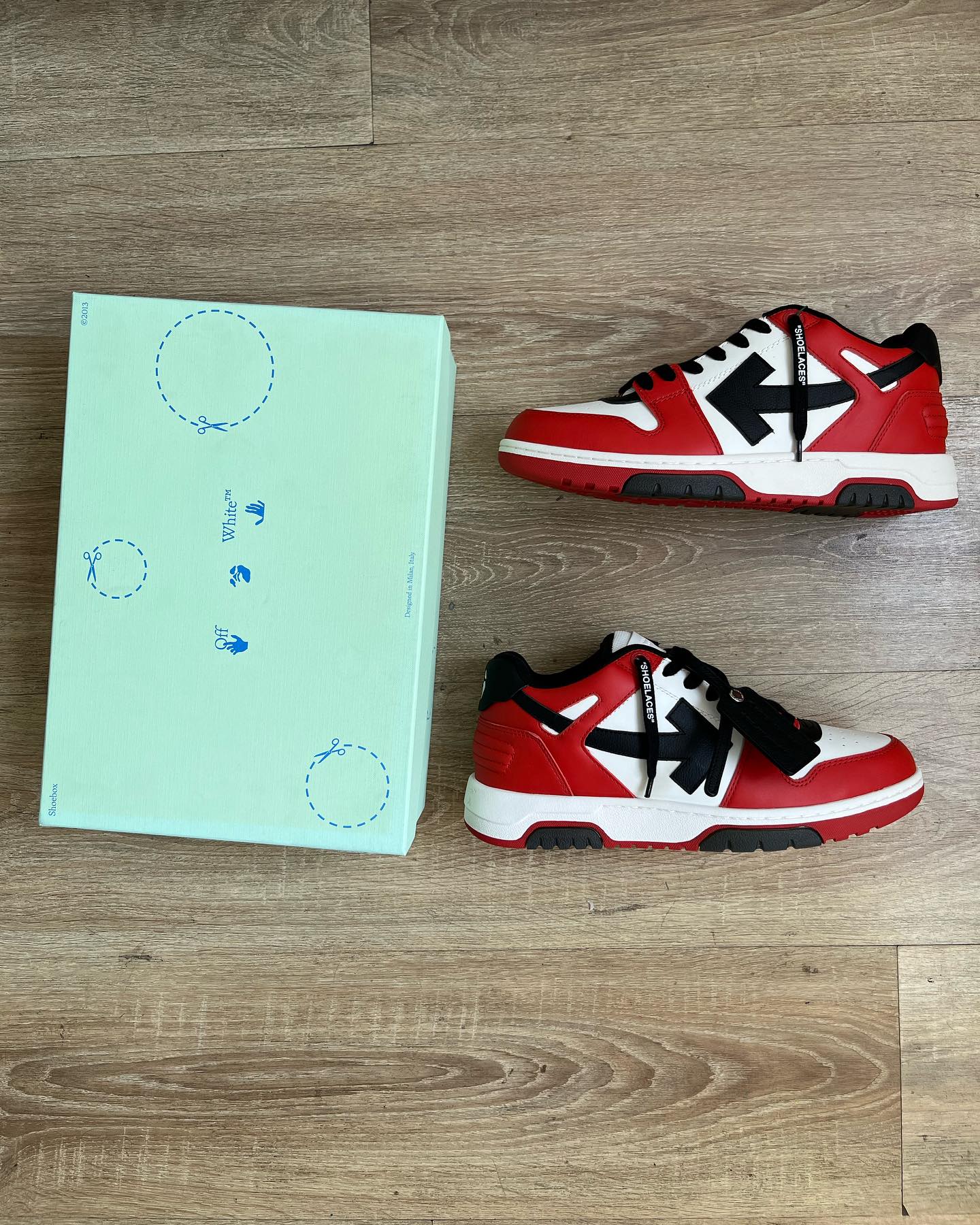 OFF-WHITE Out Of Office OOO Low Tops - Red Black