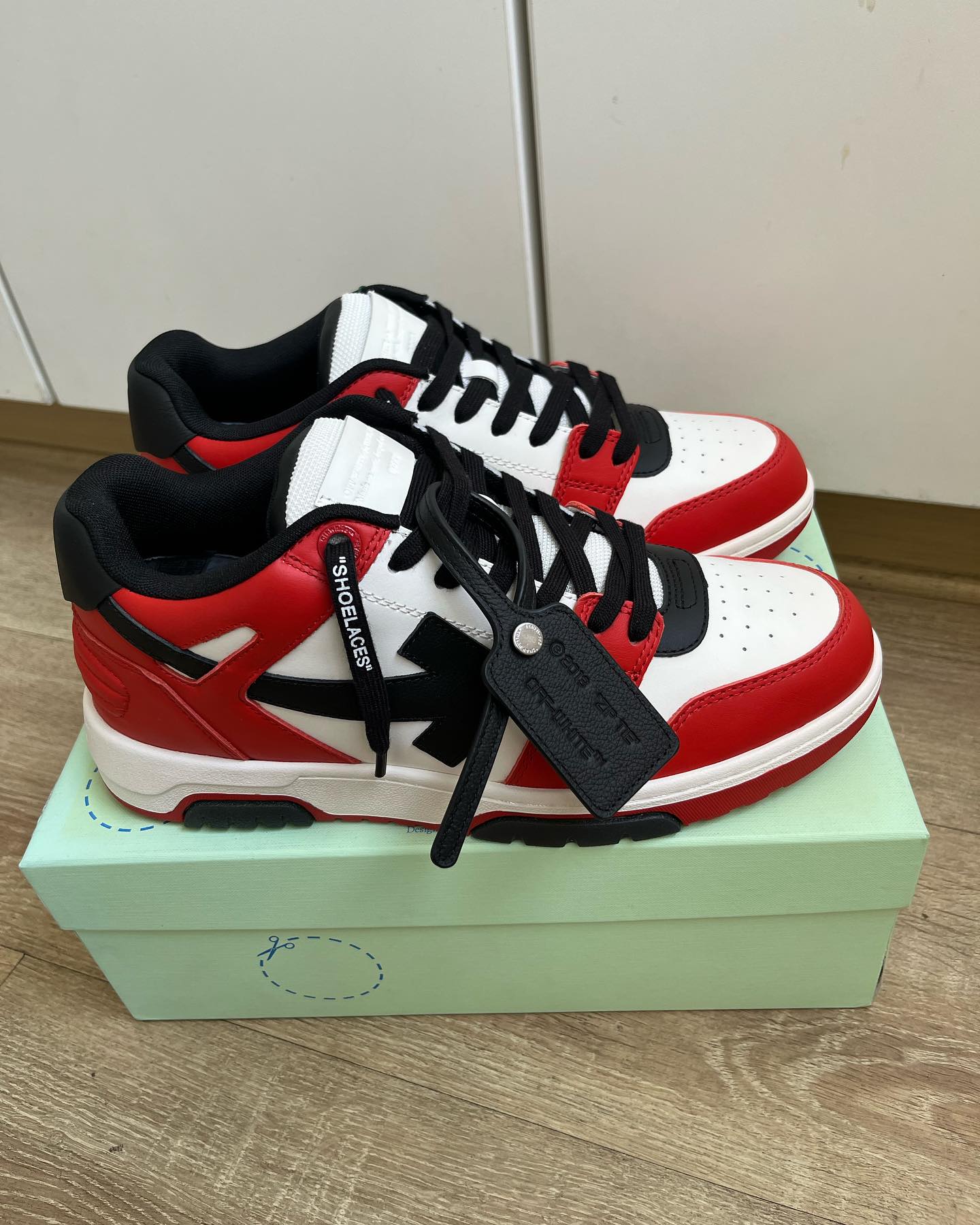 OFF-WHITE Out Of Office OOO Low Tops - Red Black