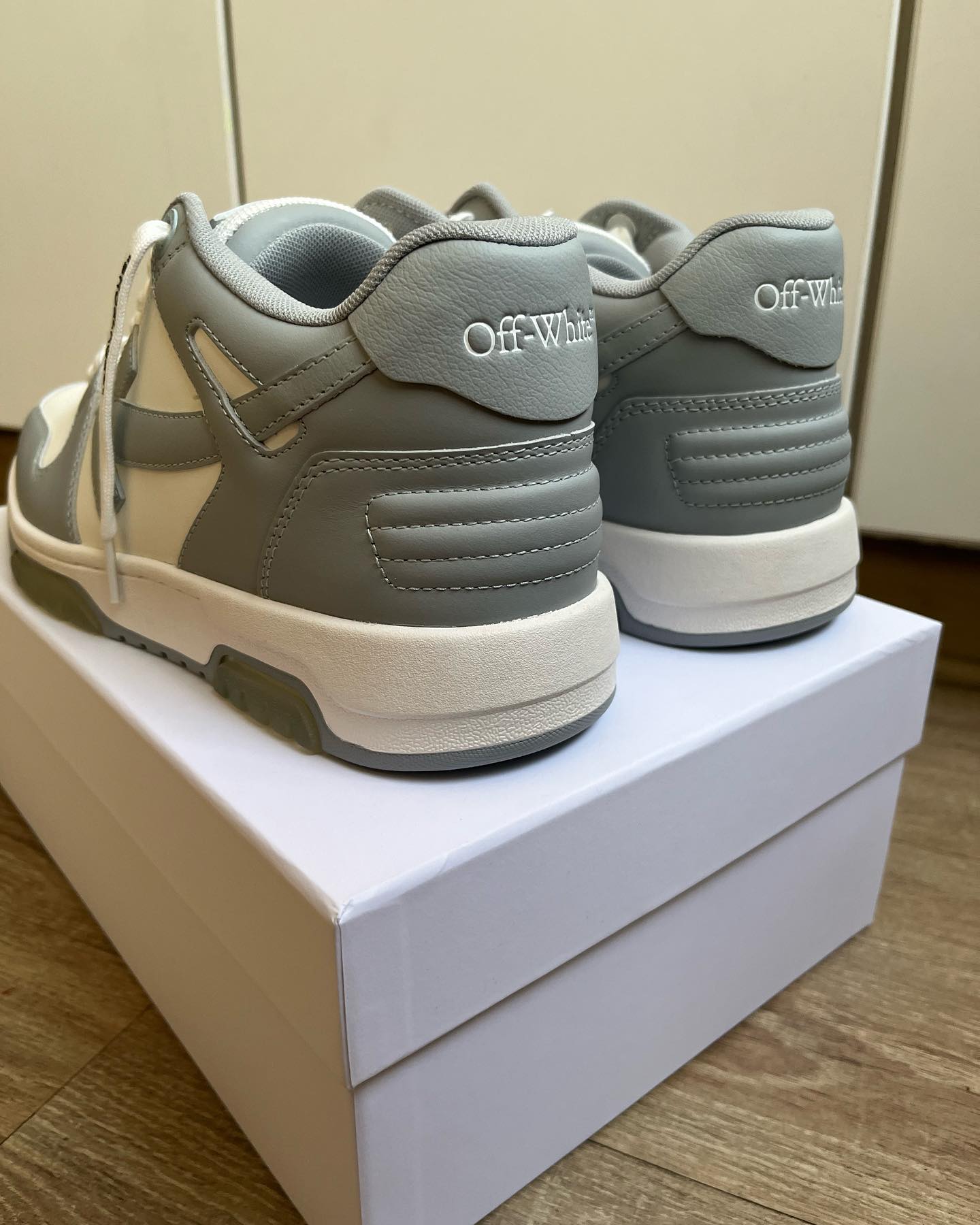OFF-WHITE Out Of Office OOO Low Tops White Grey