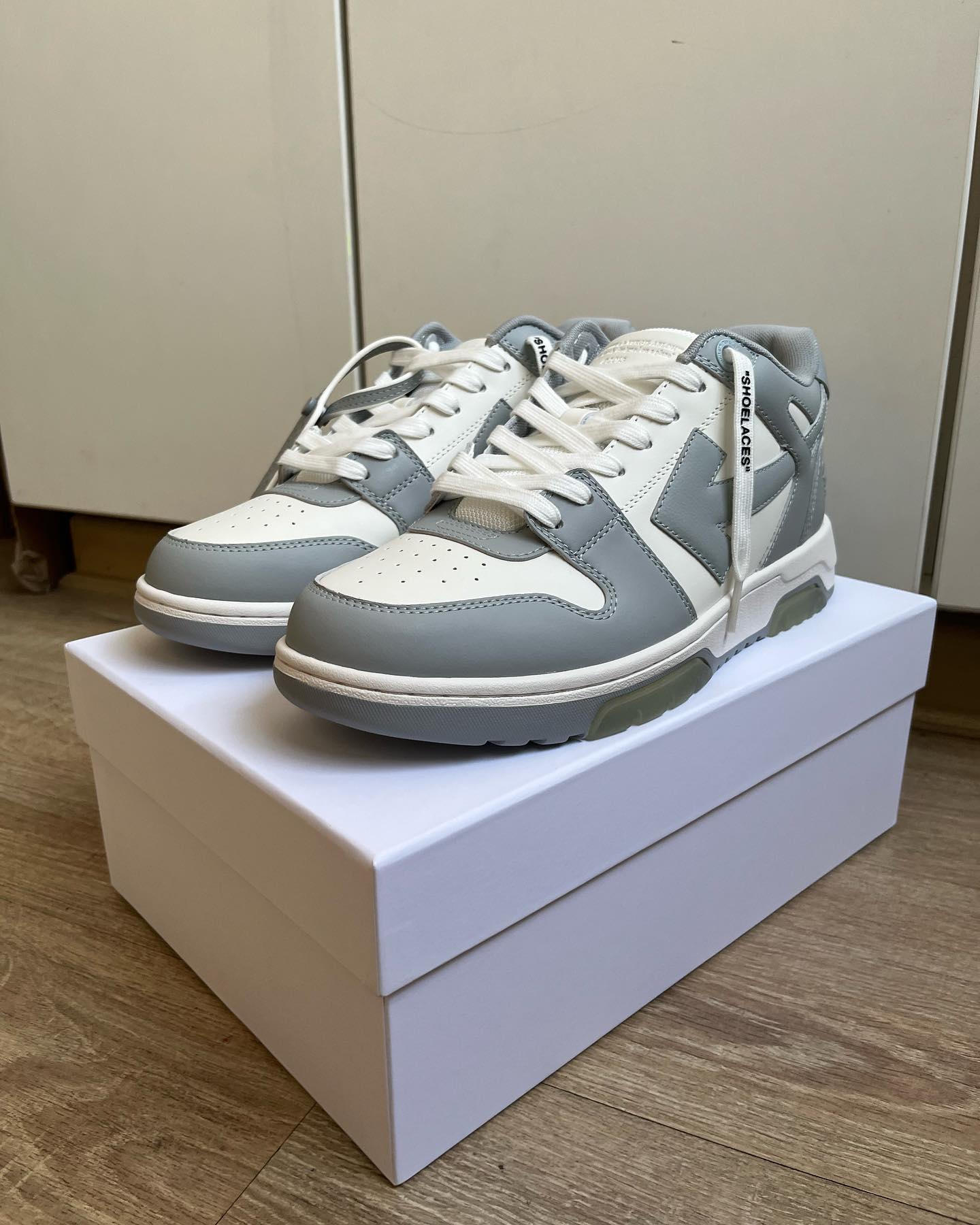 OFF-WHITE Out Of Office OOO Low Tops White Grey