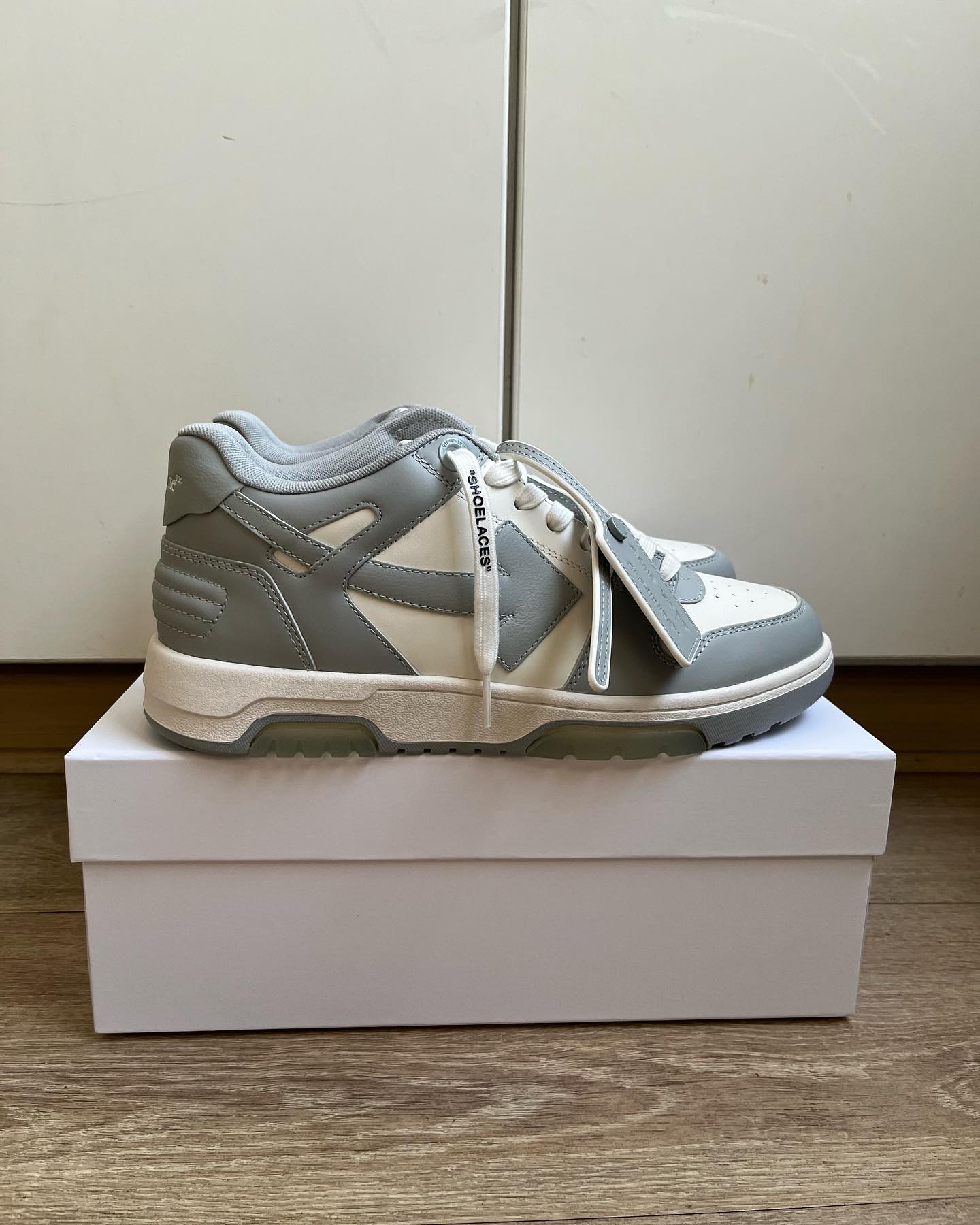 OFF-WHITE Out Of Office OOO Low Tops White Grey