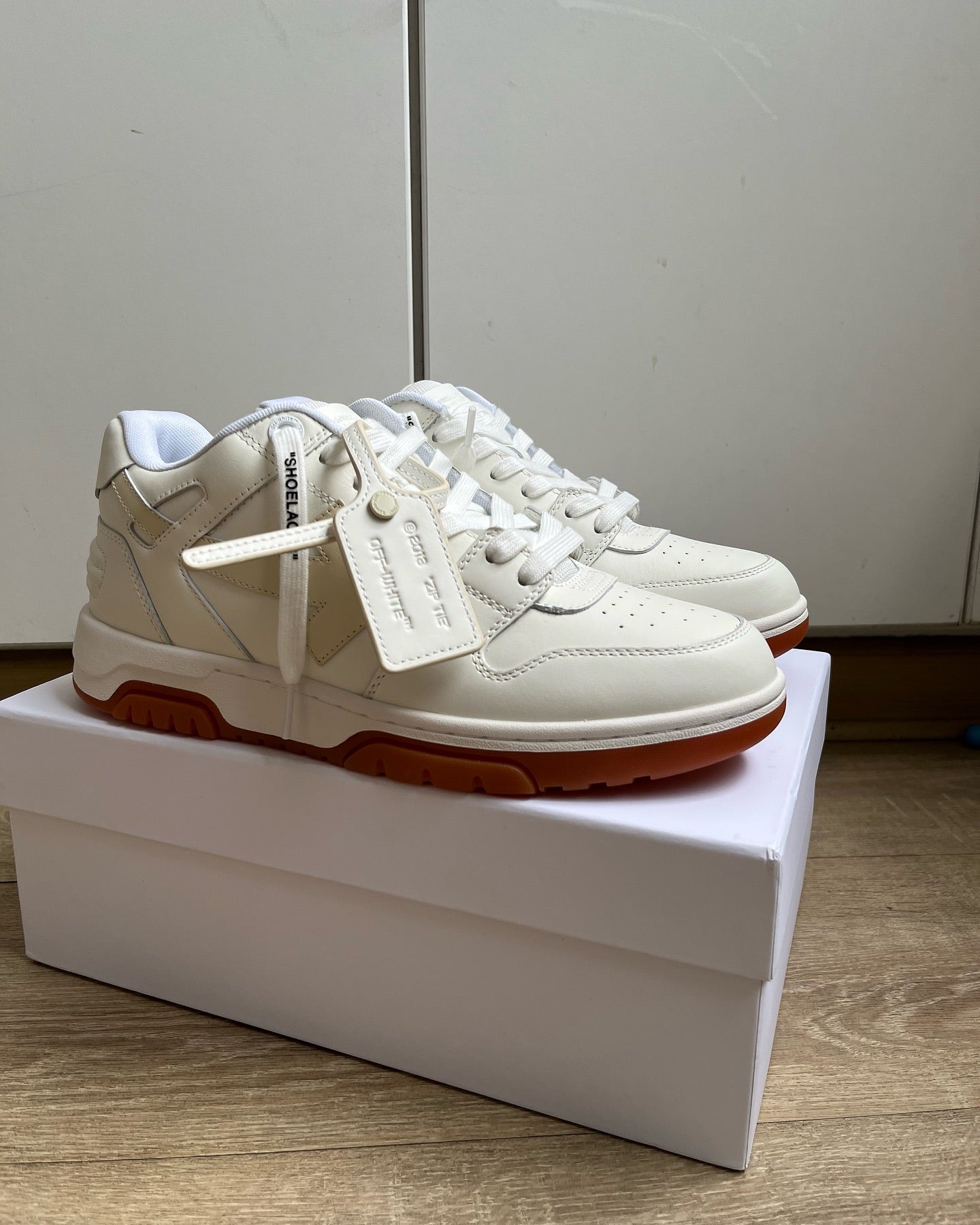 OFF-WHITE Out Of Office OOO - White beige